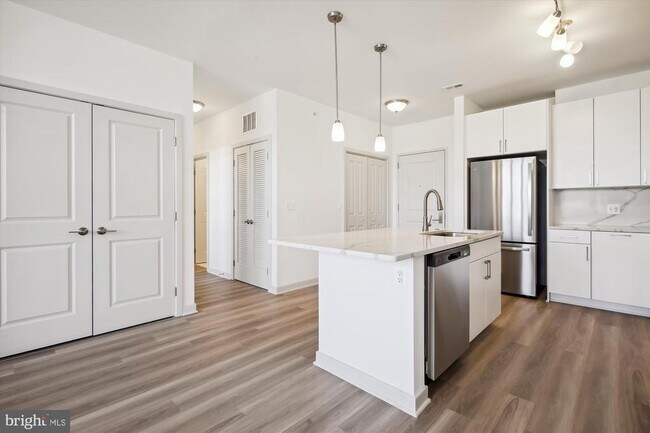 Building Photo - 10755 Fairgrounds Dr