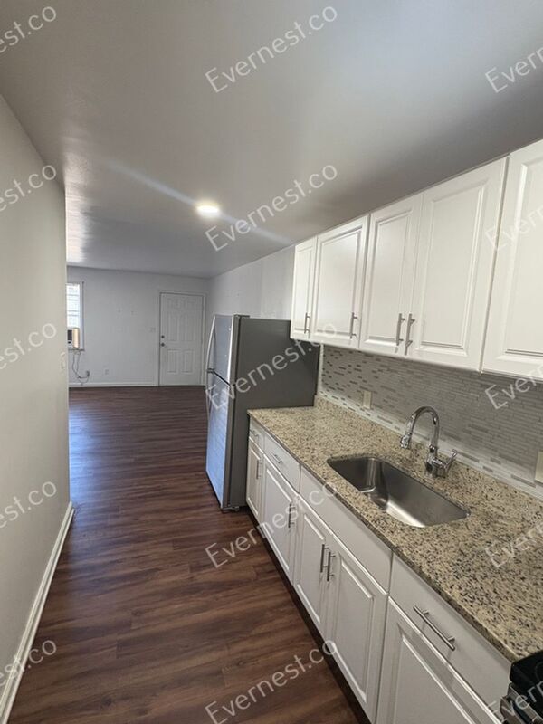 Foto del edificio - 4527 Glade Rd