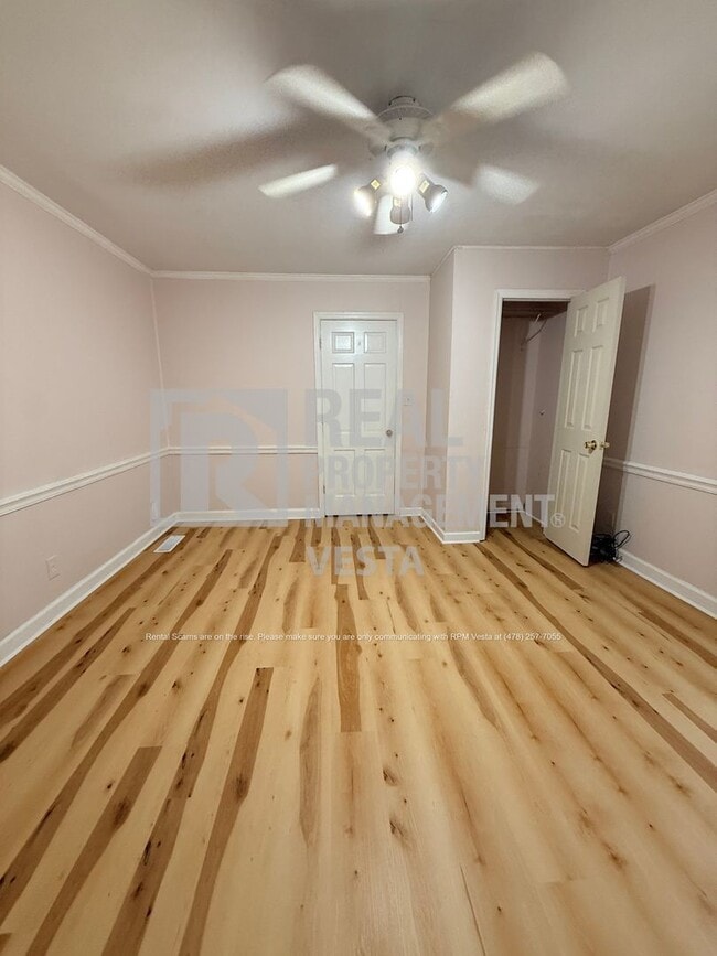 Building Photo - 5116 Pineridge Dr