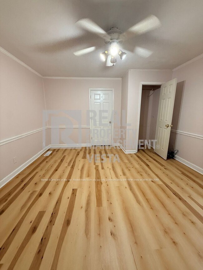 Foto del edificio - 5116 Pineridge Dr
