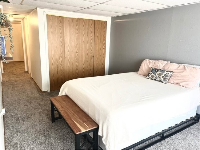 Foto del edificio - 8773 W Cornell Ave