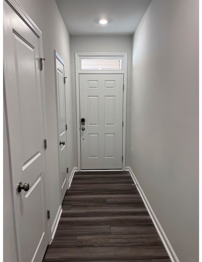 Building Photo - Three Bedroom Home