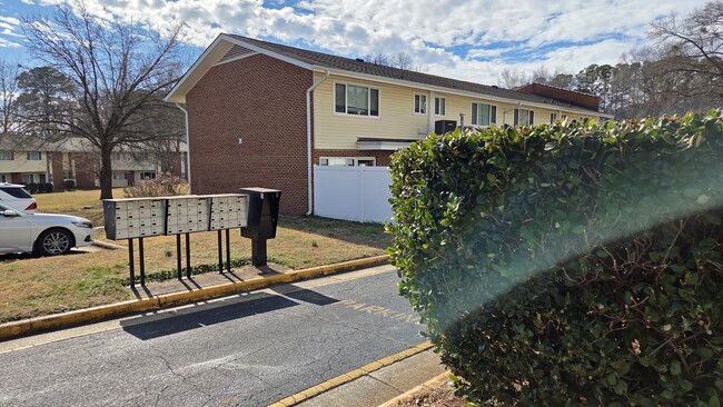 Building Photo - 2337 Champion Ct