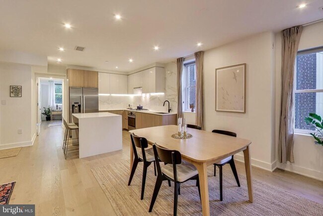 Foto del edificio - 4017 Davis Pl NW