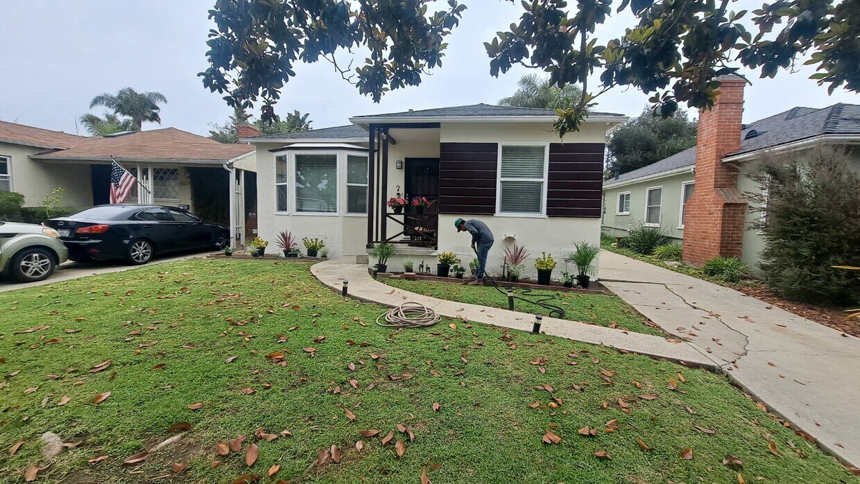 Foto principal - 8024 Regis Way