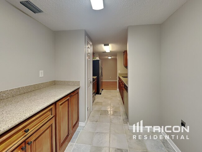 Foto del edificio - 18307 Oakdale Rd