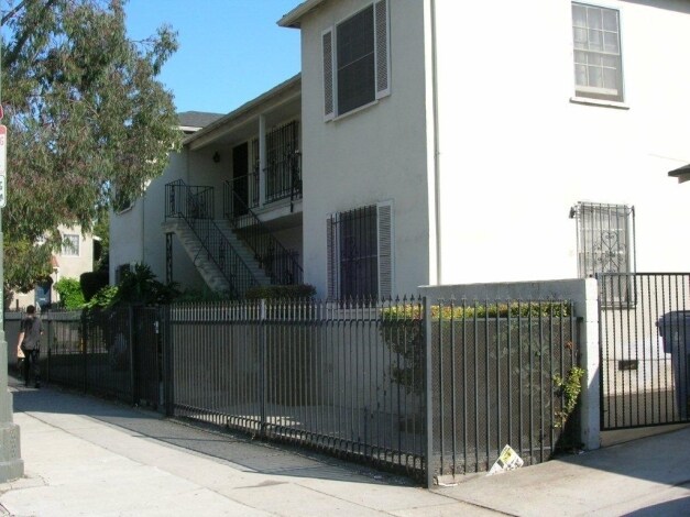 Foto del edificio - 5230 W Olympic Blvd