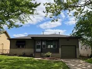 Building Photo - 6530 E 8th St