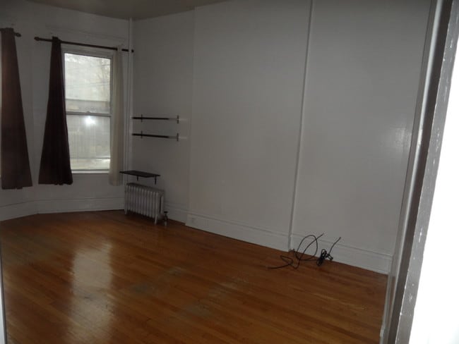 Building Photo - 1467 W Cuyler Ave