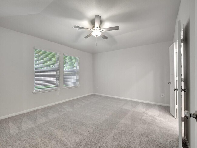 Building Photo - 18738 Timber Gln Dr