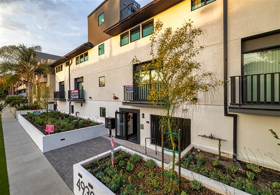 Foto del edificio - 4930 Laurel Canyon Blvd