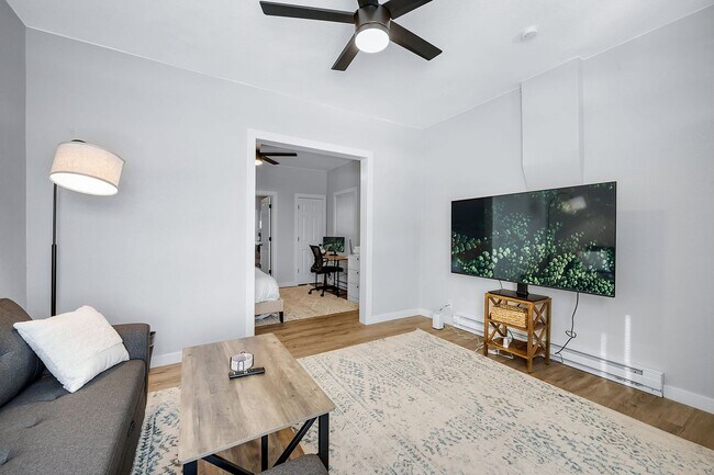Foto del edificio - Remodeled 1BD, 1BA in the Highlands with Back Yard