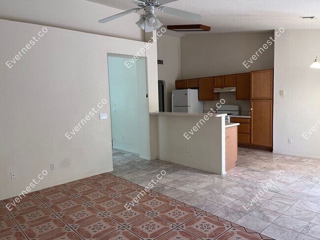 Building Photo - 8903 N Soft Winds Dr