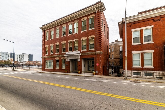 Foto del edificio - 400 W Church Ave