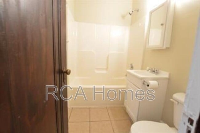 Photo - 2527 Shelby St Apartment