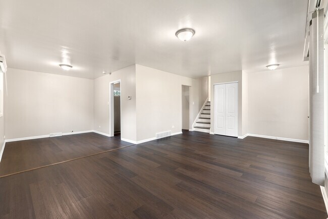 Building Photo - 3308 Birchwood Dr