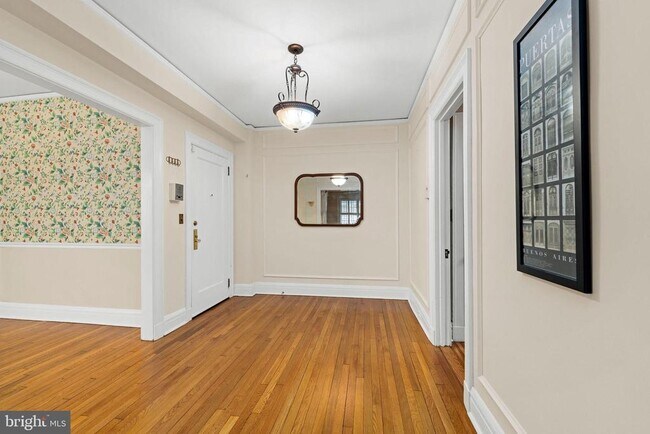 Building Photo - 3401 Greenway