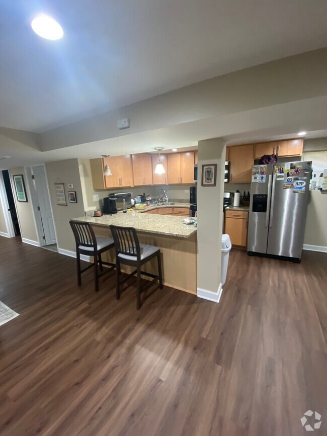 Building Photo - 2118 N Avers Ave