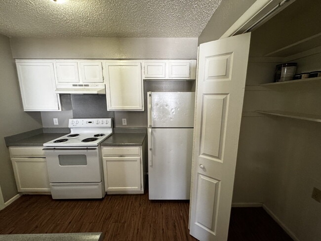 Foto del edificio - Duplex Located West Of University Near Par...