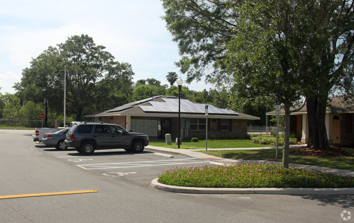 Building Photo - Villas at Lake Bonnett