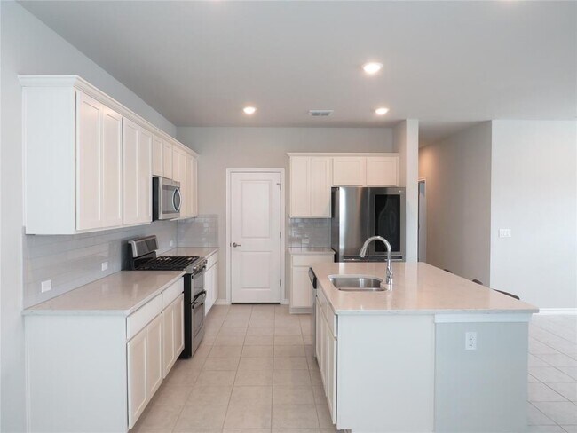 Building Photo - 121 Lafitte Dr