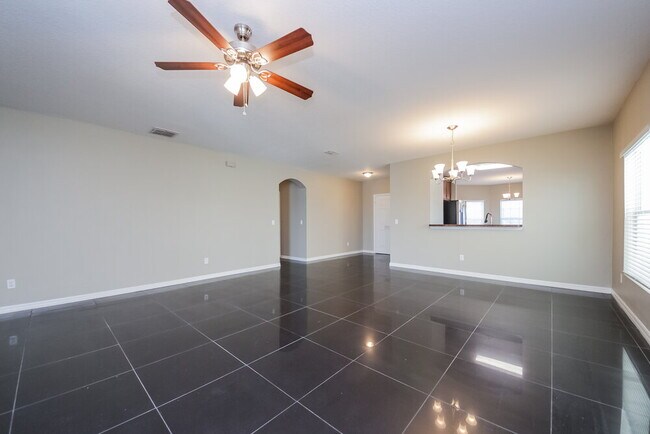 Foto del edificio - 4921 Windbourne Way