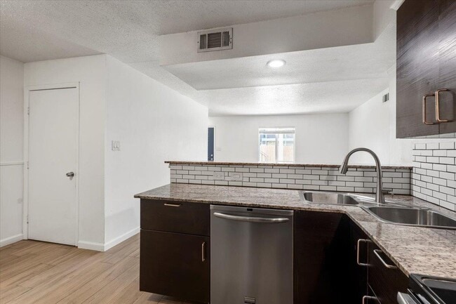 Building Photo - 1904 Hearthstone Dr