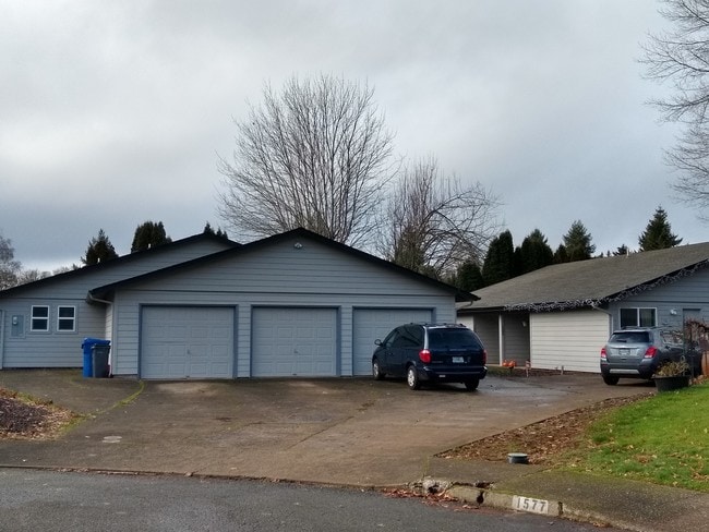 Triplex Exterior (2 buildings with garages) - 1587 Distinctive Ct S