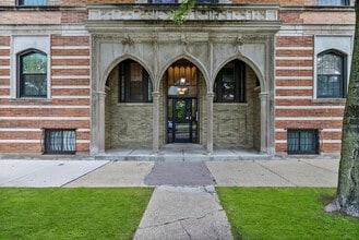 Building Photo - 5001 S King Dr