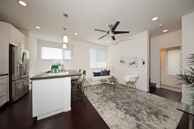 Building Photo - Beautiful 2-Bedroom Townhome in Hillcrest with Private Balconies & Attached Garage