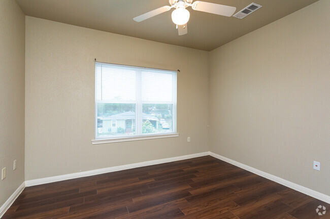 1BR, 1BA - 715SF Bedroom - The Park at Sutton Oaks