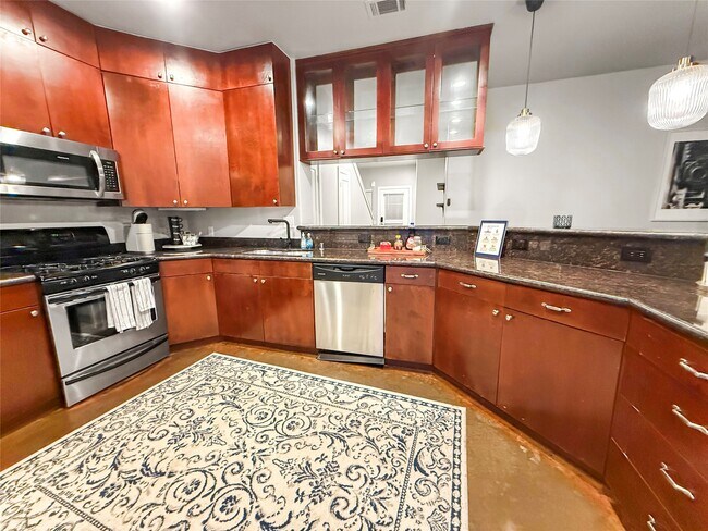 Foto del edificio - 2216 Chenevert St