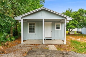Building Photo - 119 College Ave