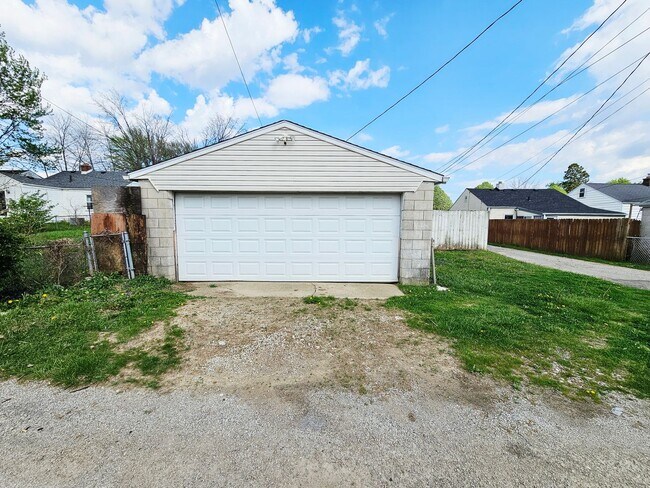 Building Photo - 2679 Azelda St