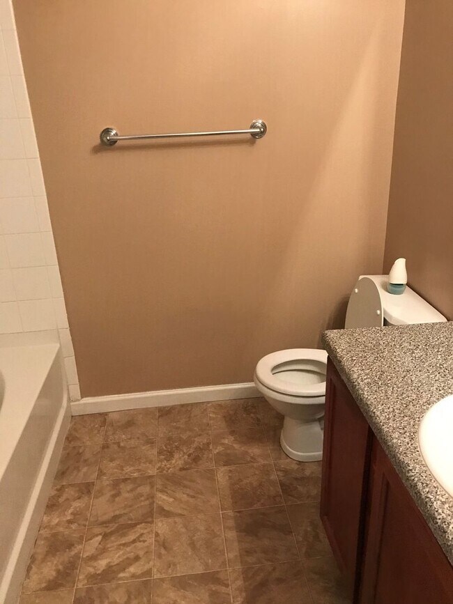 Foto del edificio - Move in Special $1000 plus Security Deposit