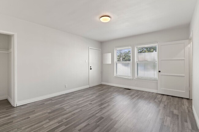 Foto del edificio - 150-154 W Hillcrest Blvd