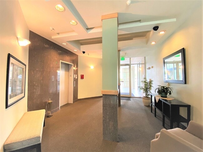 Lobby - 4528 8th Ave NE