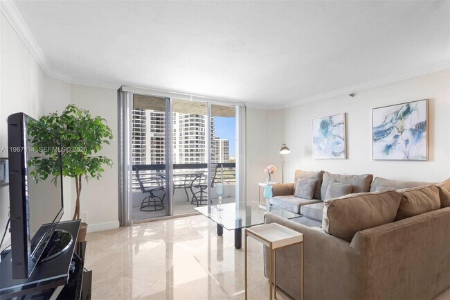 Foto del edificio - 3600 Mystic Pointe Dr