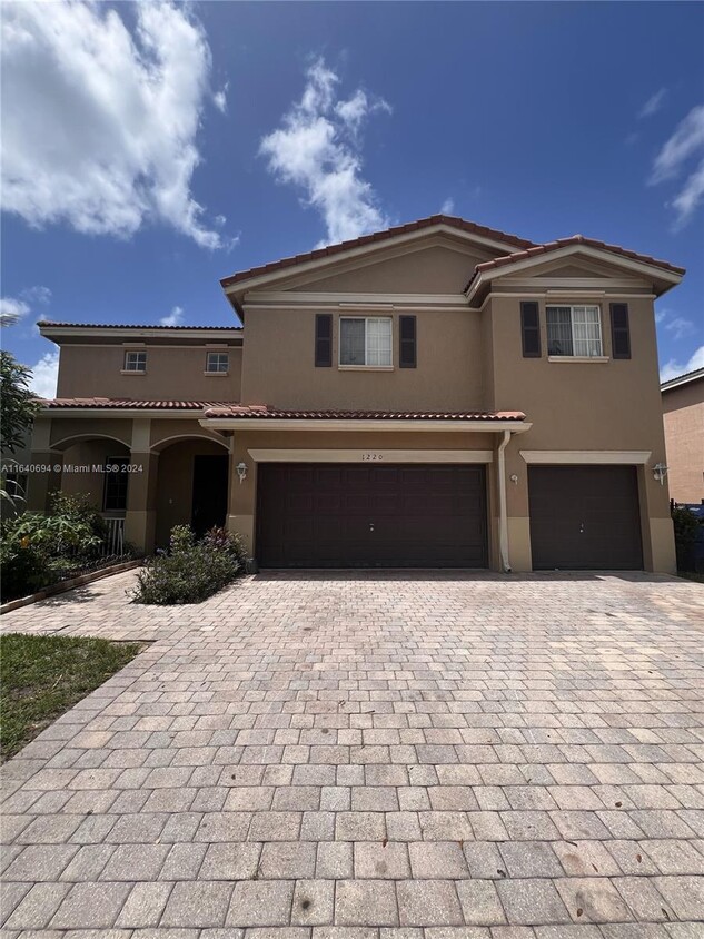 Foto principal - 5 bedroom in Miami Gardens FL 33169