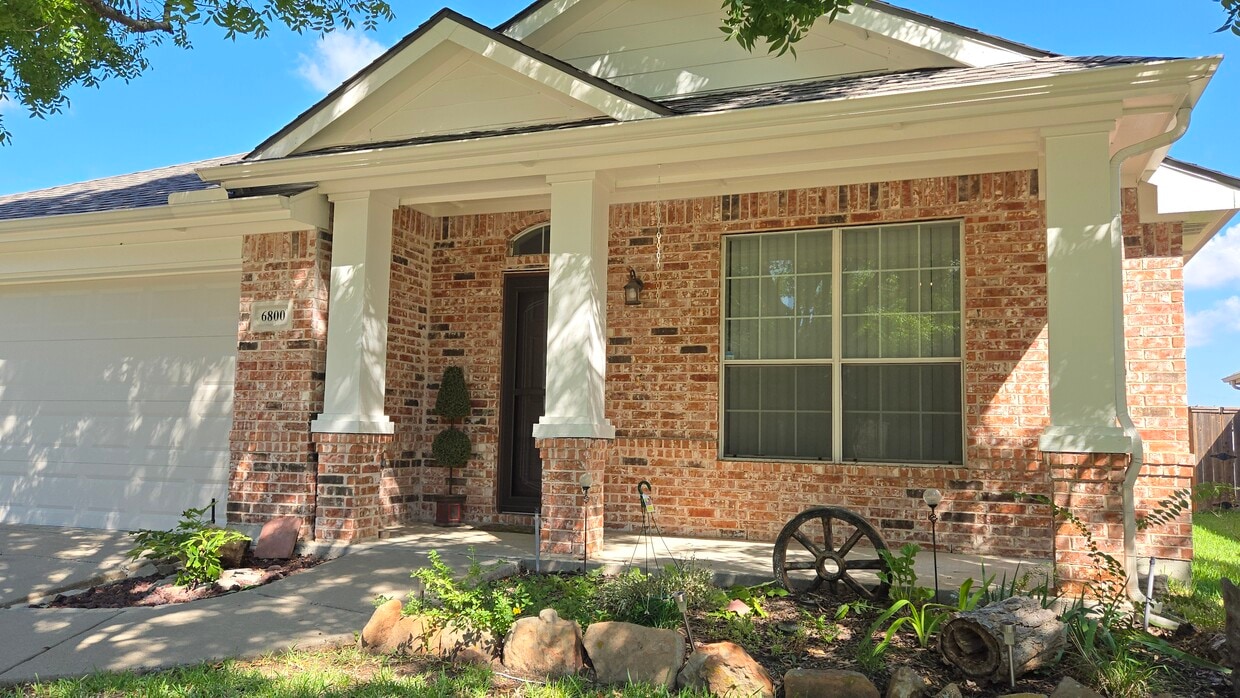Foto principal - 6800 Oak Falls Dr