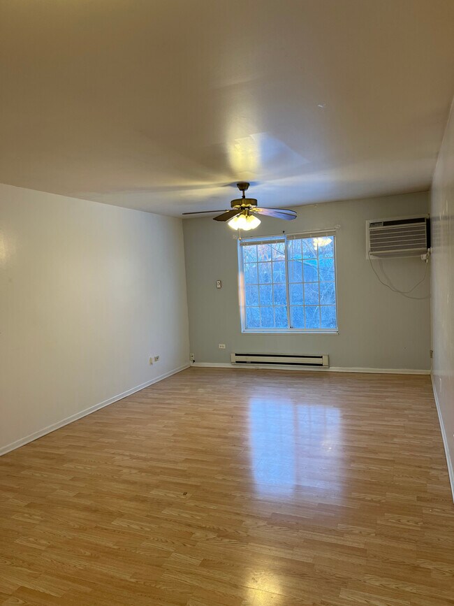 653 Swan Dr Unit 2b, Grayslake, IL 60030 Apartments at 653 Swan Dr