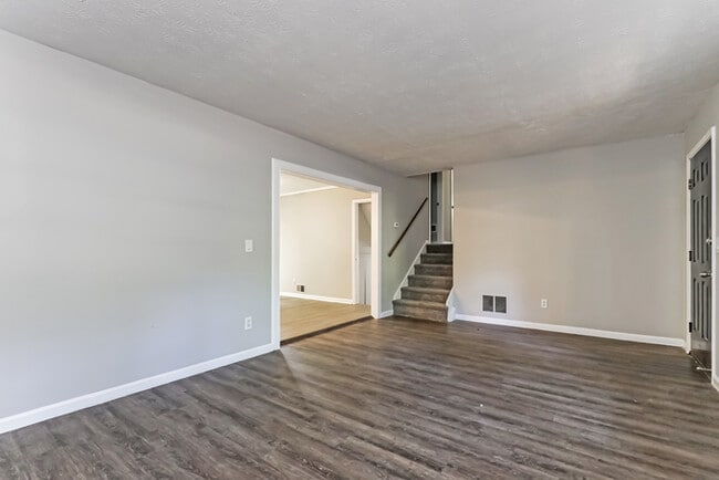 Building Photo - 203 Lucan Way