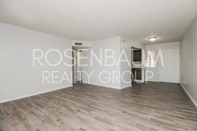 Foto del edificio - 1050 W University Dr