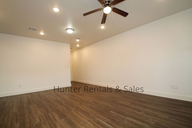 Foto del edificio - Upscale Three-bedroom Townhome!