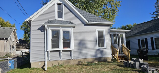 Front - 1045 11th St