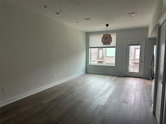 Foto del edificio - 1800 E 4th St