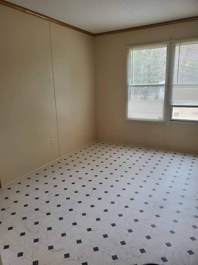 Foto del edificio - 23077 Rollins St