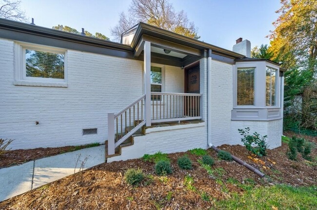 Building Photo - 995 Lindbergh Dr NE
