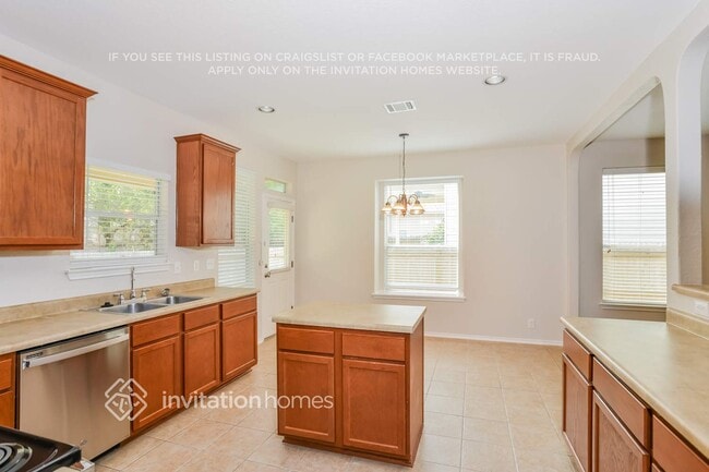 Foto del edificio - 710 Campion Red