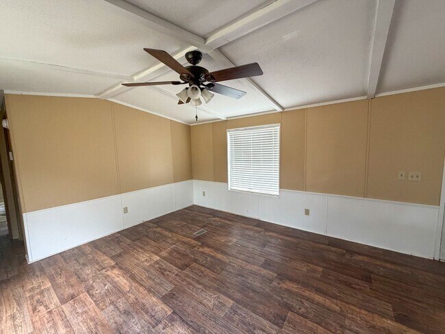 Building Photo - 770 US-90